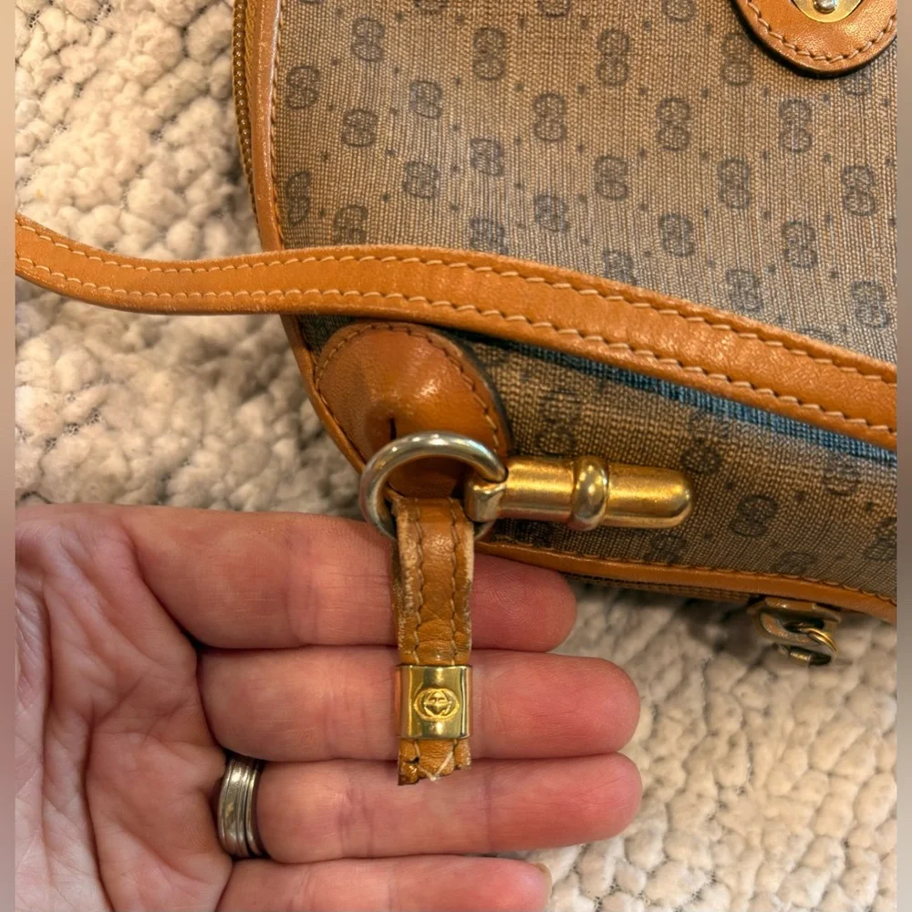 Authentic Vintage Gucci Crossbody Bag with Gold Accents - Picture 11 of 14